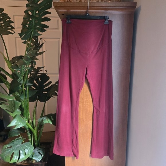 Old Navy Burgundy Maternity Leggings - Picture 1 of 4